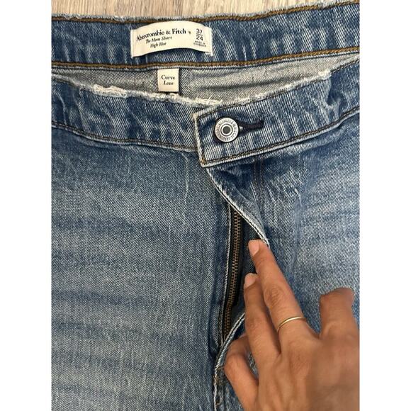 NWT Abercrombie & Fitch High Rise The Mom Shorts Size 37/24 - Picture 6 of 9